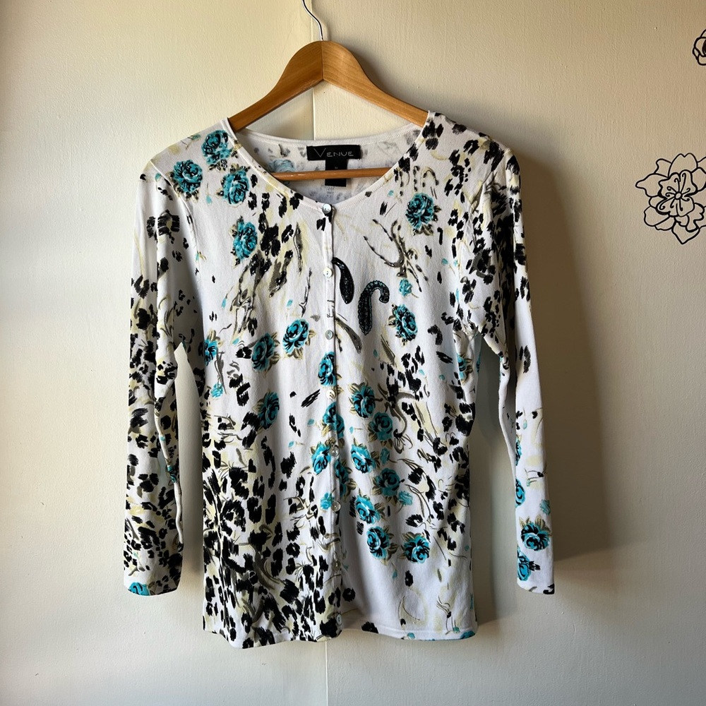 VENUE White and Blue Button Cardigan Medium Albacore Shell Buttons Paisley
